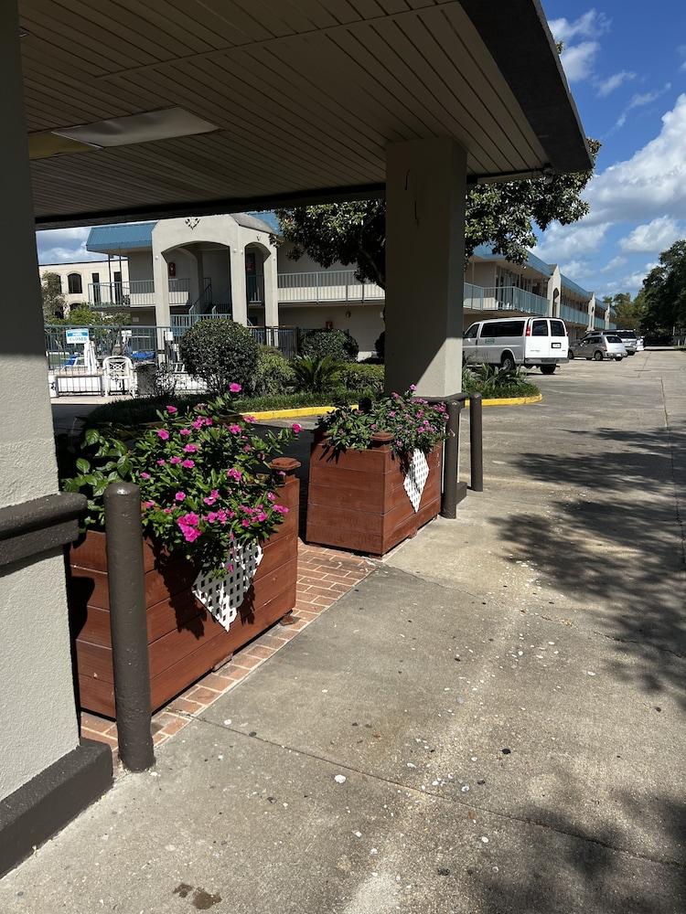 Discovery Inn ラファイエット エクステリア 写真