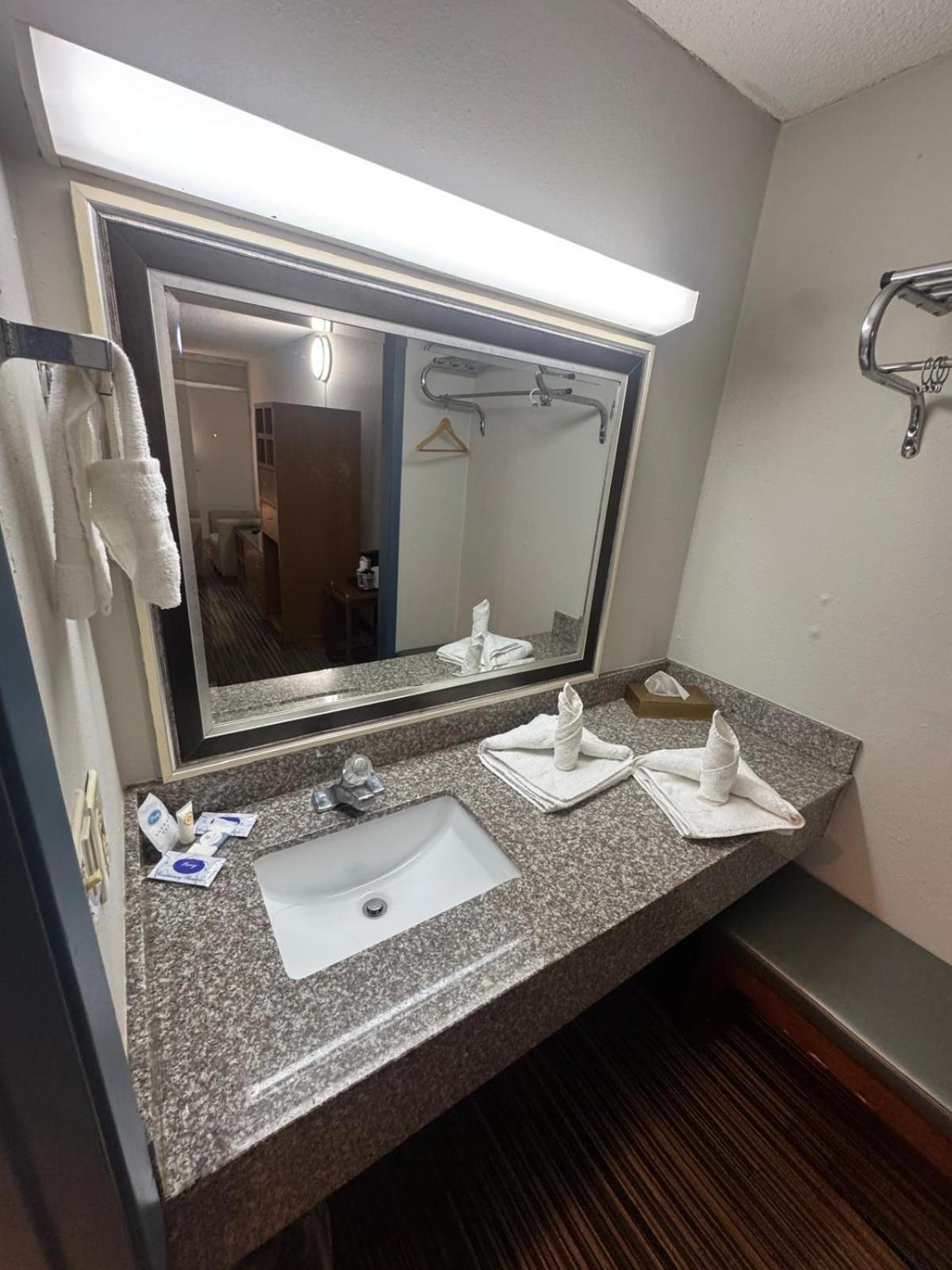 Discovery Inn ラファイエット エクステリア 写真